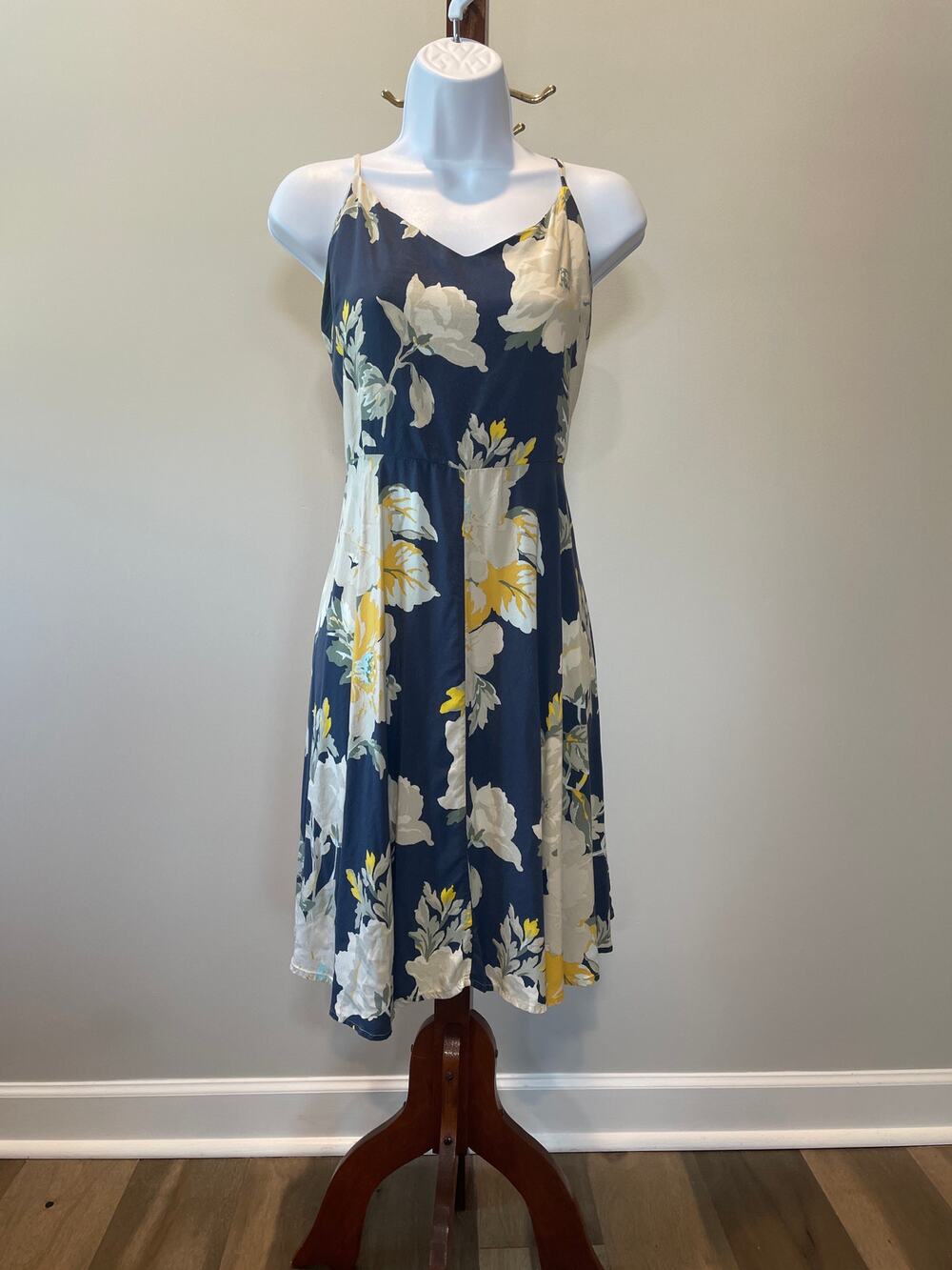 GAP Dress Women’s L Navy Floral Adjustable Spaghetti Strap Lightweight Summer